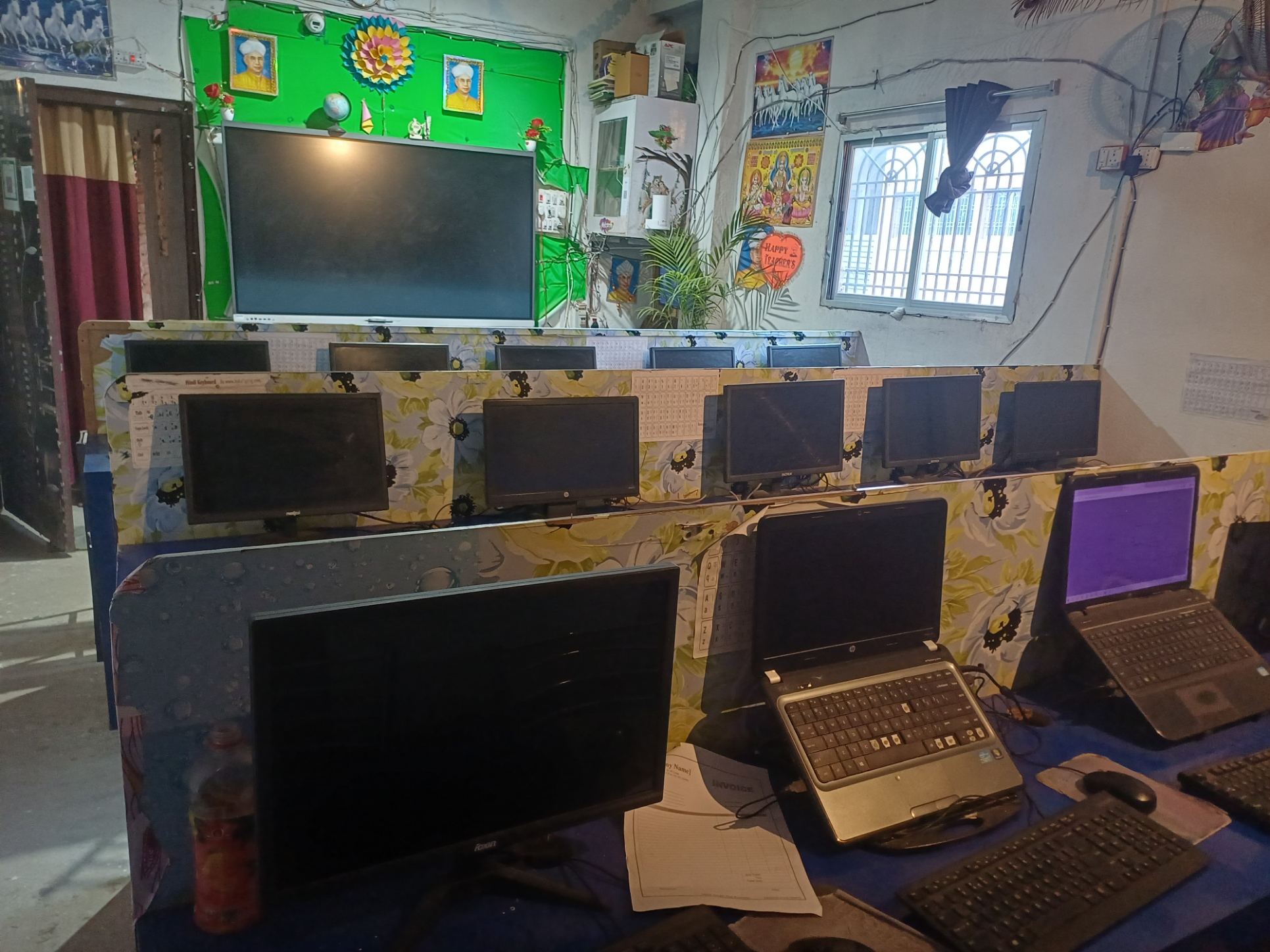 Hi-Tech Computers डिजिटल क्लासरूम