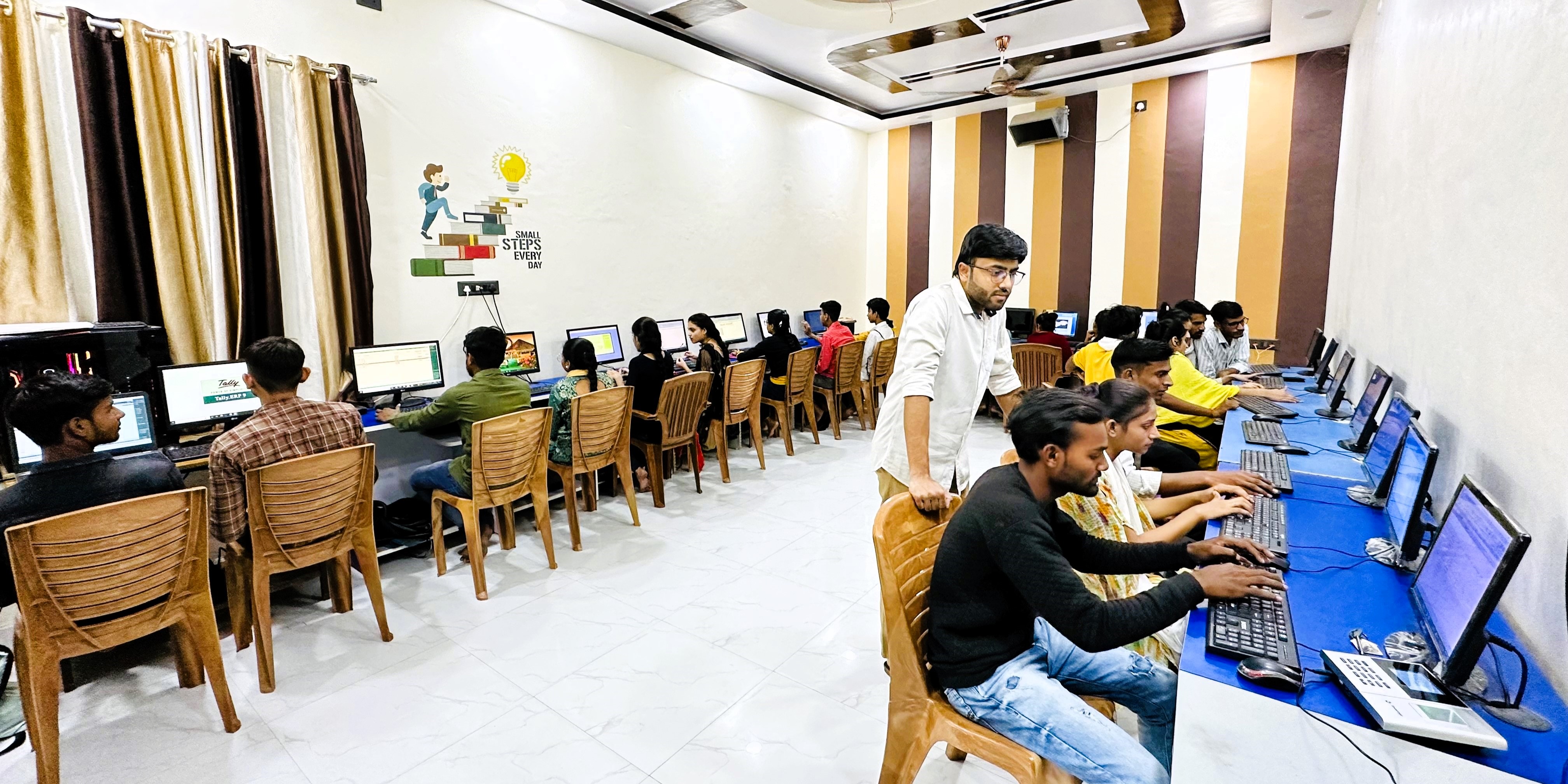 💻 Professional Computer Education Environment