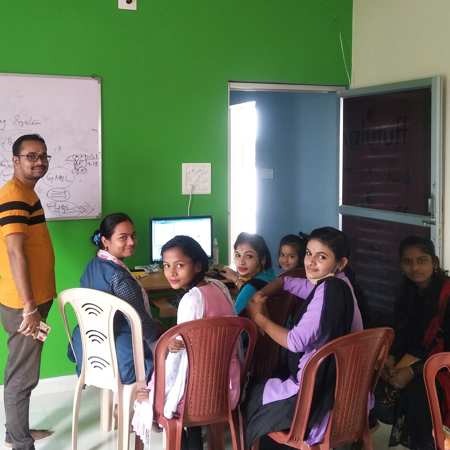 OUR DEDICATED TEAM Icon