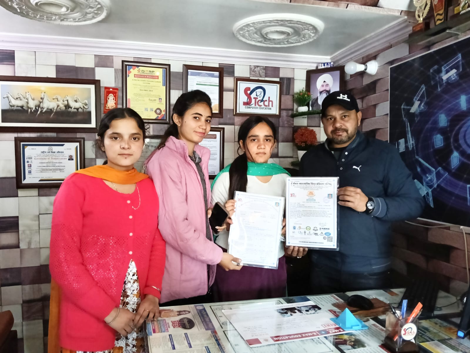 Issued Cerficate/Diploma 34