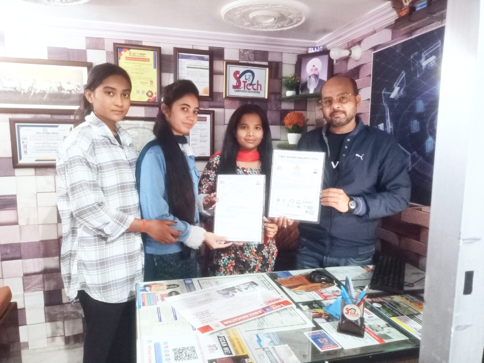 Issued Cerficate/Diploma 35