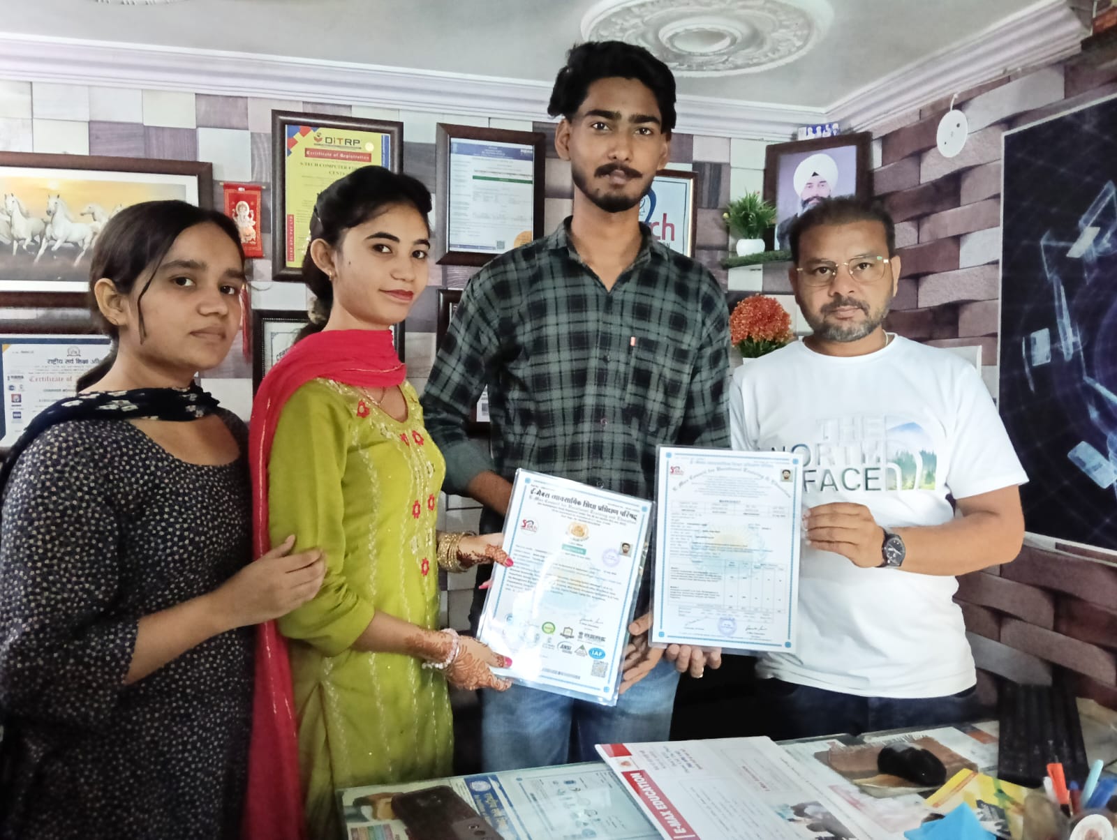 Issued Cerficate/Diploma 44