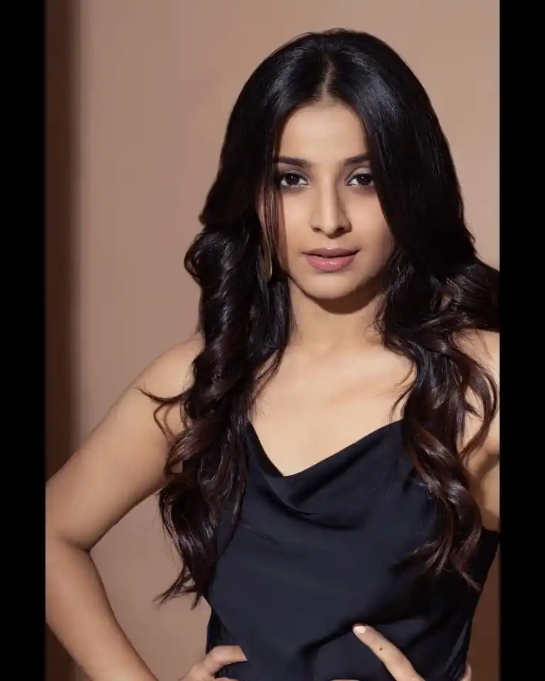 Mahima Makwana's Networth and Income