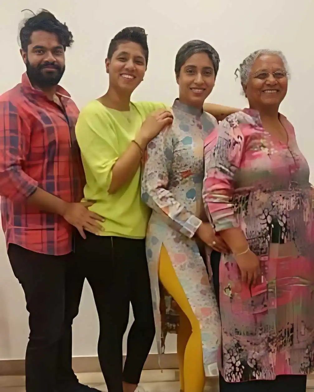 Neha Bhasin family Tring