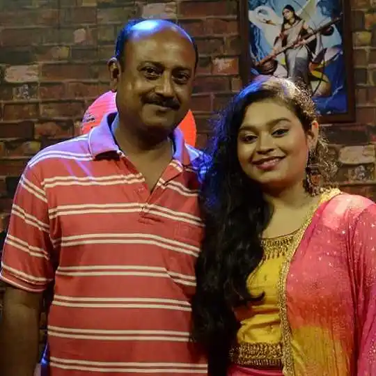 Sonakshi Kar Family Tring