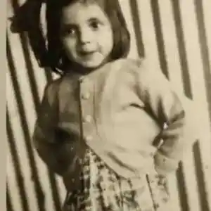 alka yagnik childhood