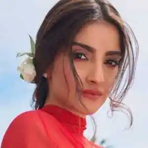 4 Amazing Facts about Sonam Kapoor.tring