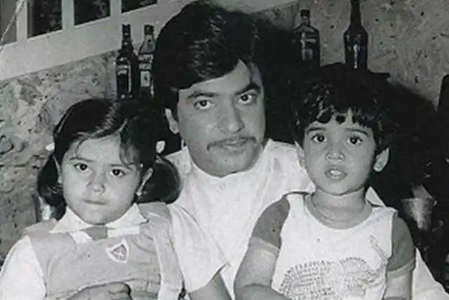 tusshar kapoor childhood.tring