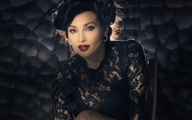 Know your celebrity - Flora Saini personalised video messages