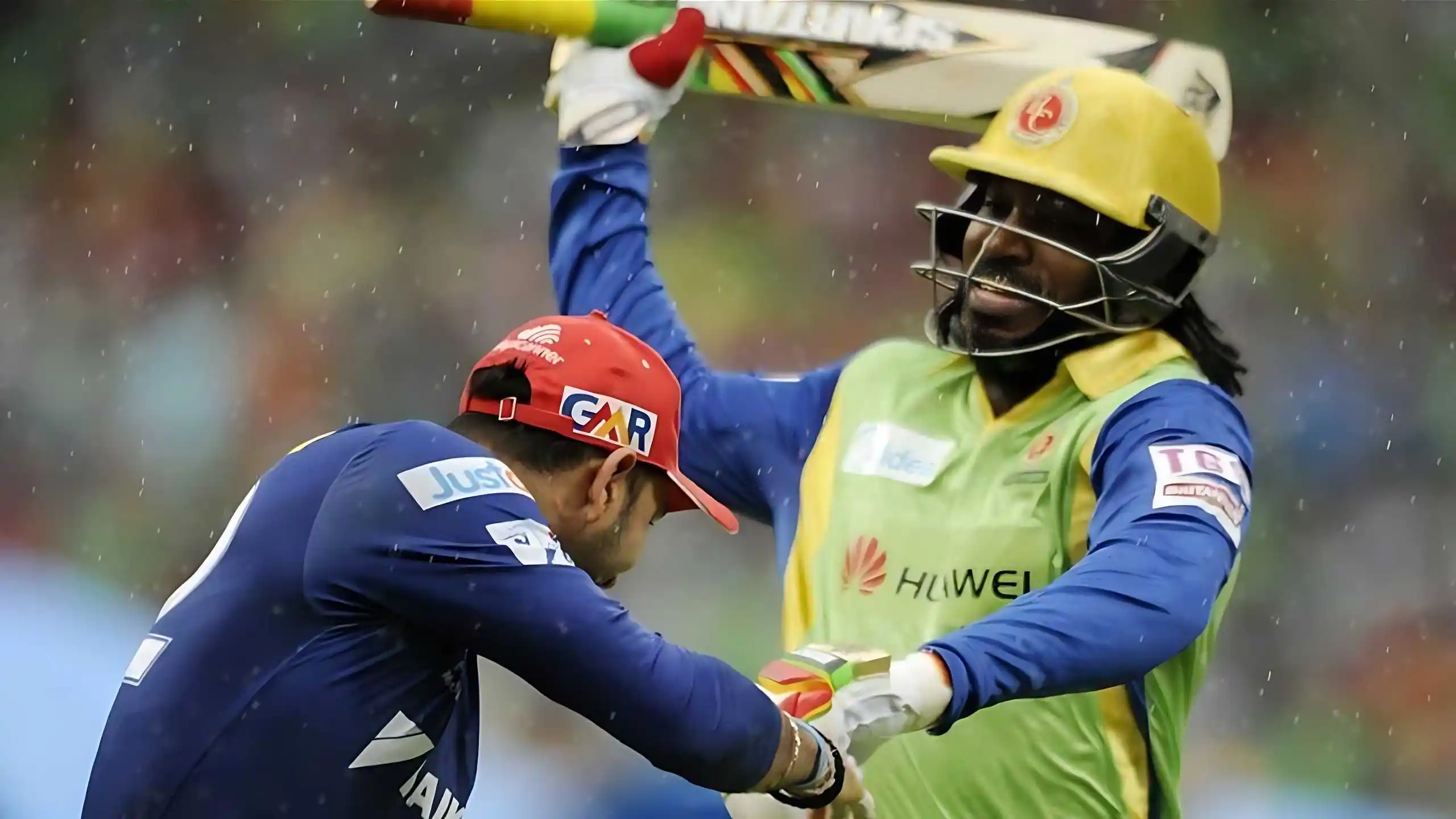 Gayle-Chasing-Yuvraj.tring.jpg Gayle Chasing Yuvraj.tring