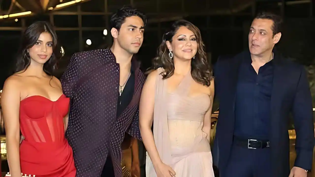 Salman-Khan-with-Gauri-Aryan-and-Suhana.tring.jpg Salman Khan with Gauri, Aryan, and Suhana.tring