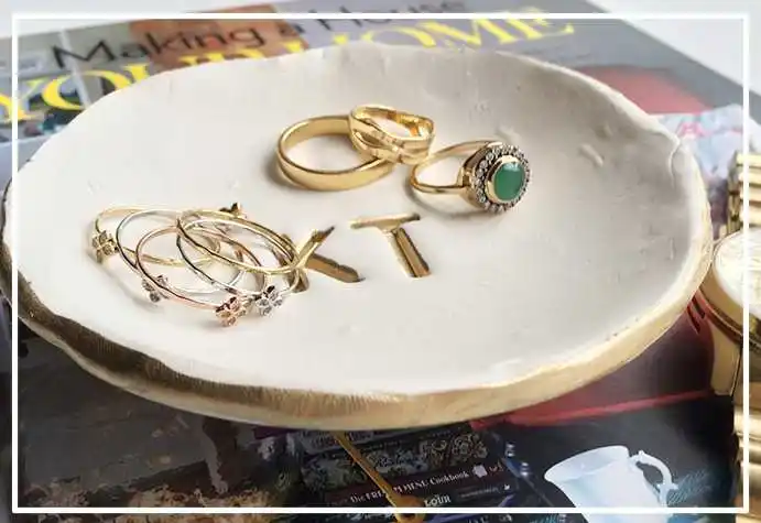 engagement-gift-img1.jpg engagement-gift-images