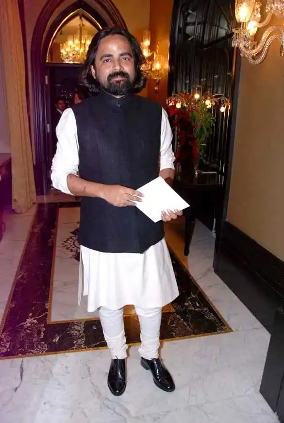 sabyasachi-img.jpg sabyasachi image tring
