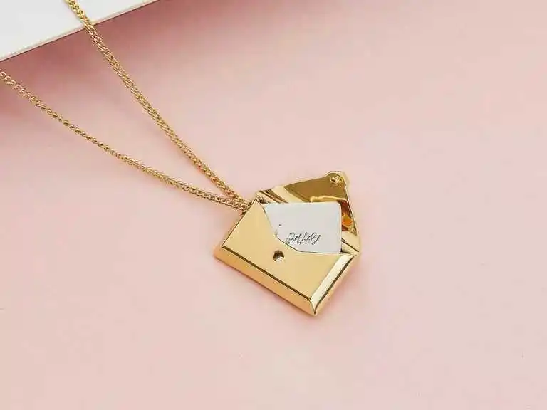 best-anniversary-gifts-for-wife-story2-tring.avif best-anniversary-gifts-for-wife-story2-tring