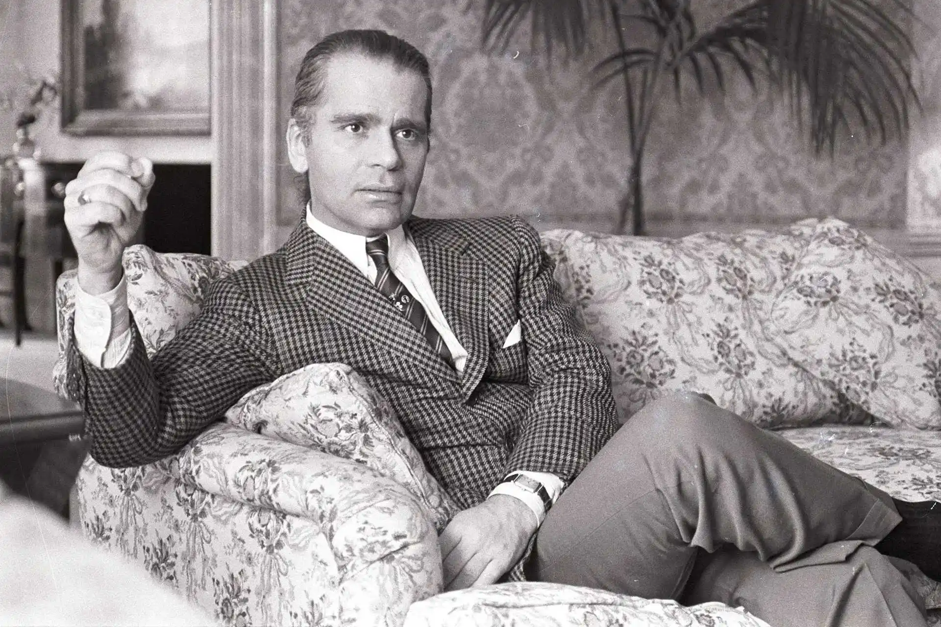karl-lagerfeld-a-line-of-beauty.tring.jpg