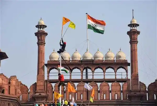 Red-Fort-Flag-Hoisting.tring.jpg Red-Fort-Flag-Hoisting.tring