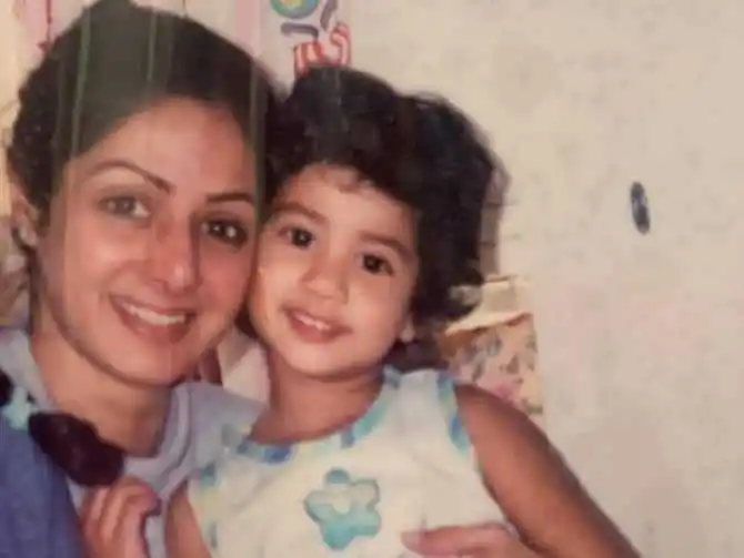 Janhvi-Kapoor-tring.jpg Janhvi-Kapoor-tring