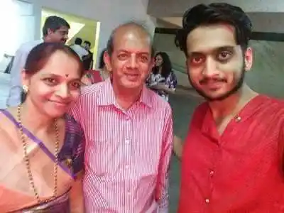 Amey-Wagh-family-tring.jpg Amey-Wagh-family-tring