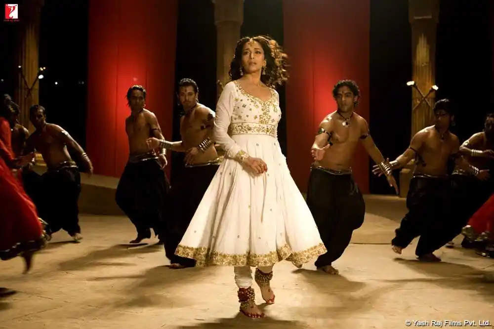 Aaja Nachle 1.jpg Aaja-Nachle-PlotTring.com