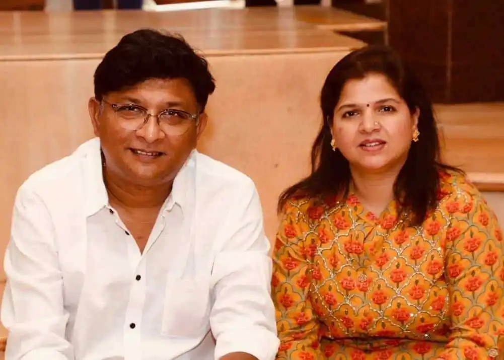 Kedar-Shinde-wife-tring.jpg Kedar-Shinde-wife-tring