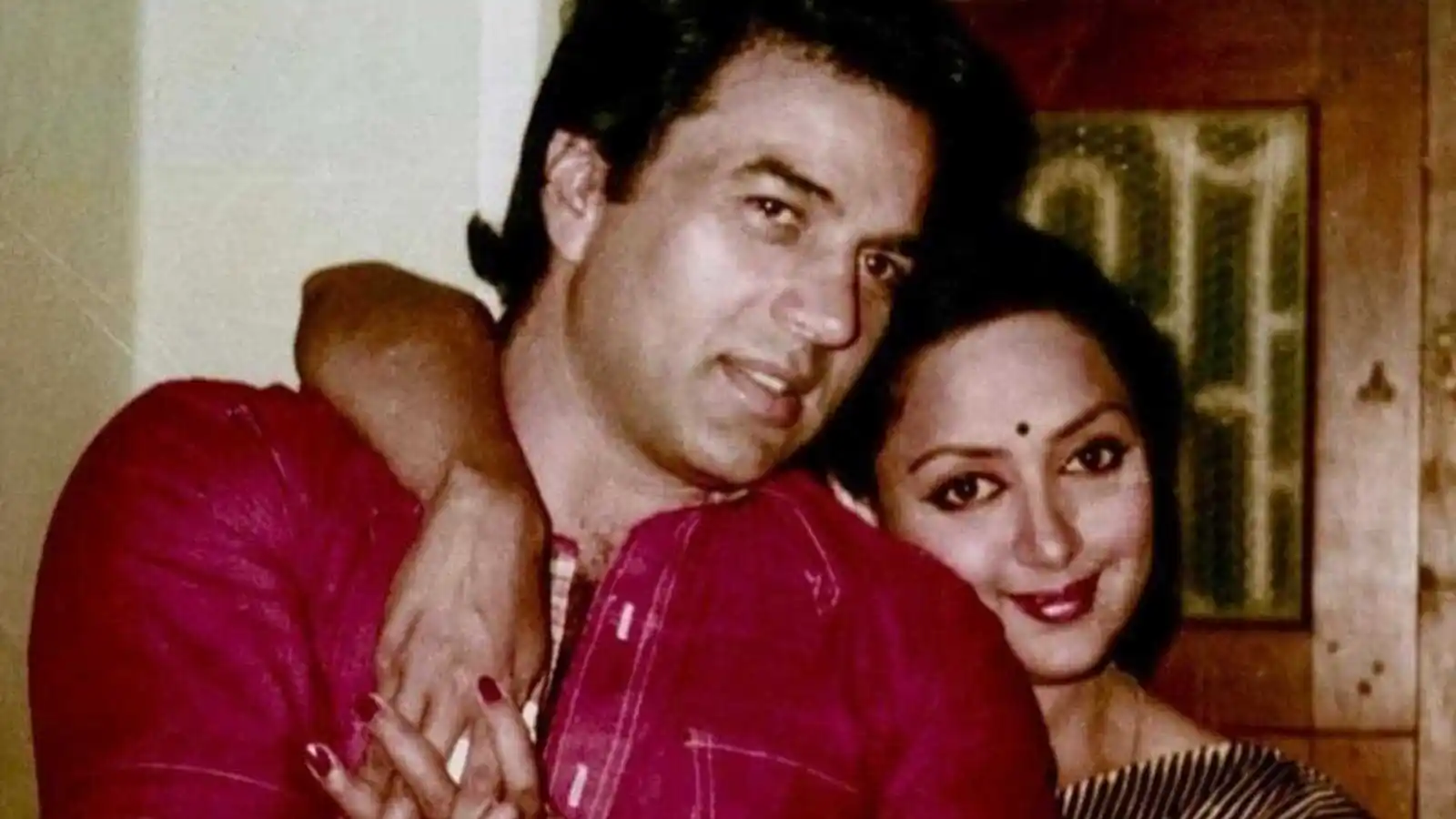 Dharmendra-and-Hema-Malini.tring.jpg Dharmendra-and-Hema-Malini.tring