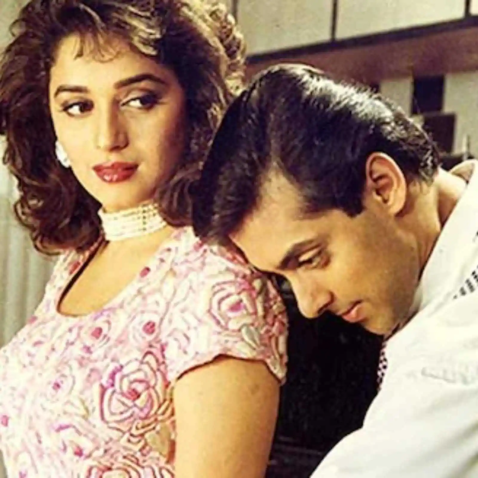 Salman-Khan-and-Madhuri-Dixit.tring.jpg Salman-Khan-and-Madhuri-Dixit.tring