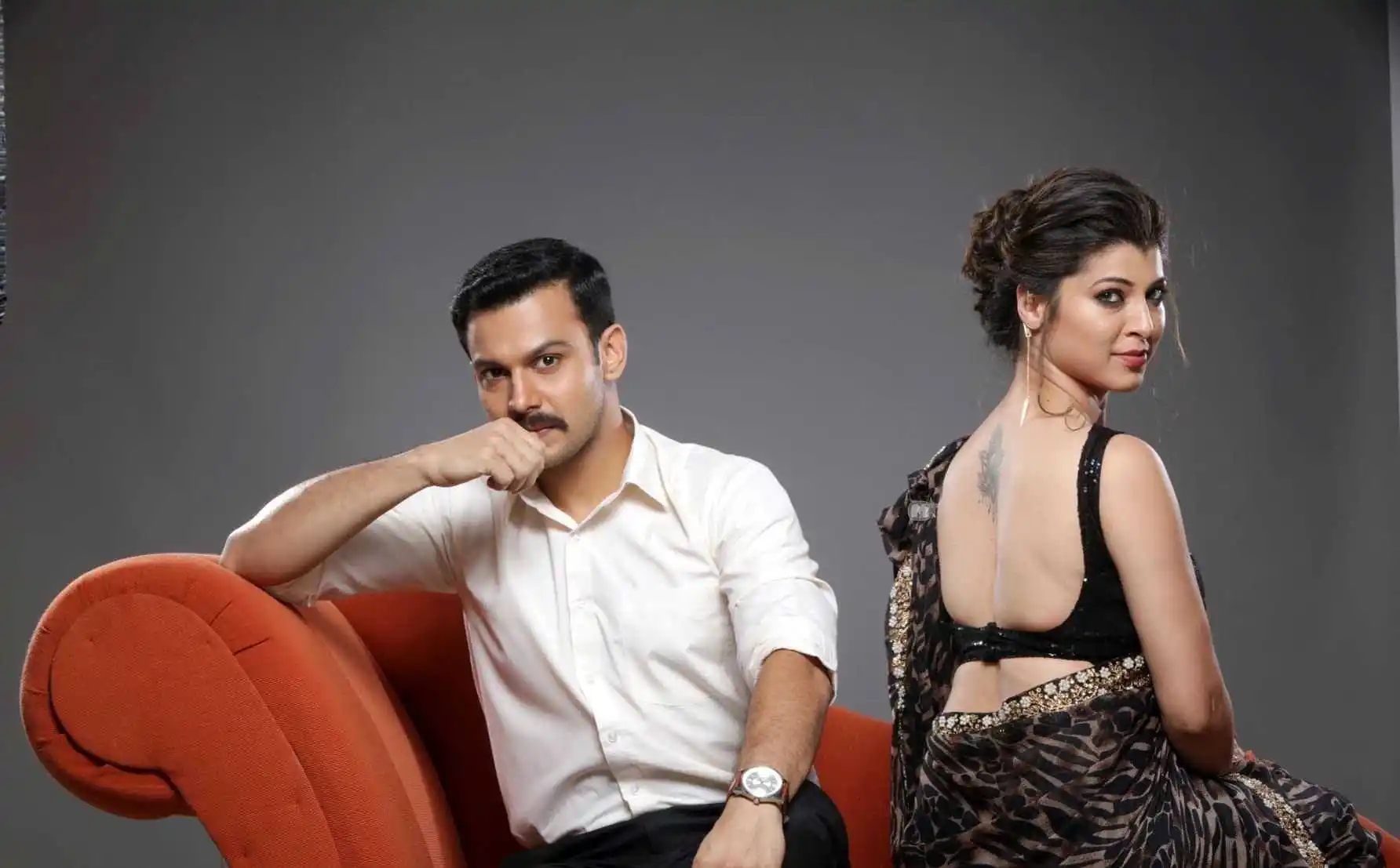 100-days.jpg Tejaswini Pandit as Rani Dhananjay Sardesai and Adinath Kothare as PSI Ajay Thakur