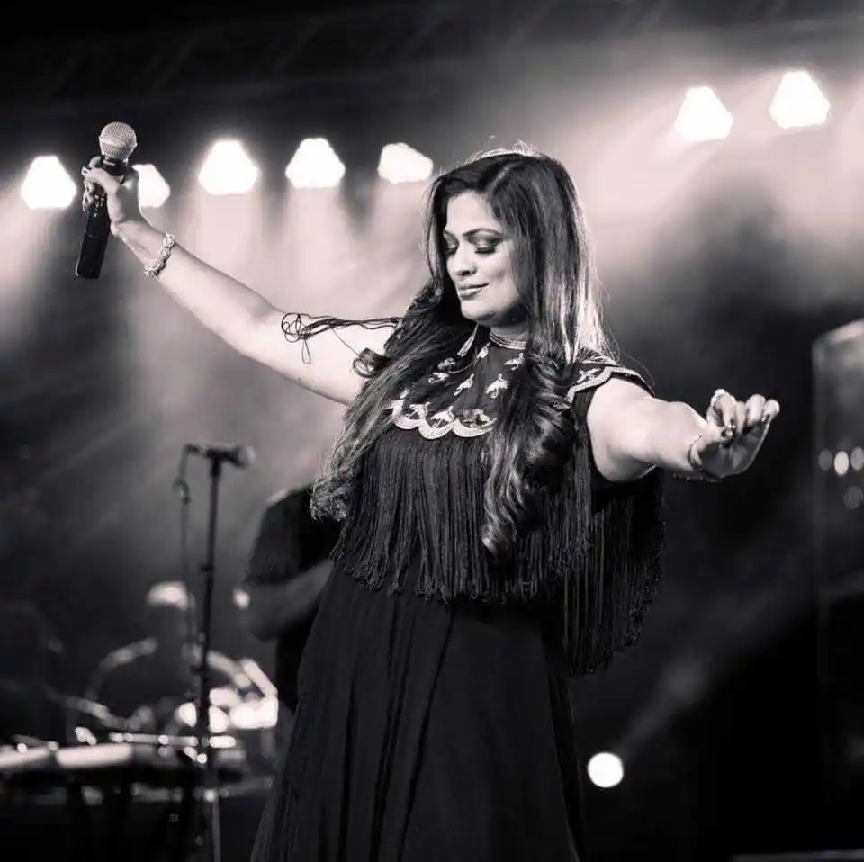 Richa-Sharma-Singer-Tring.jpg Richa-Sharma-Singer-Tring