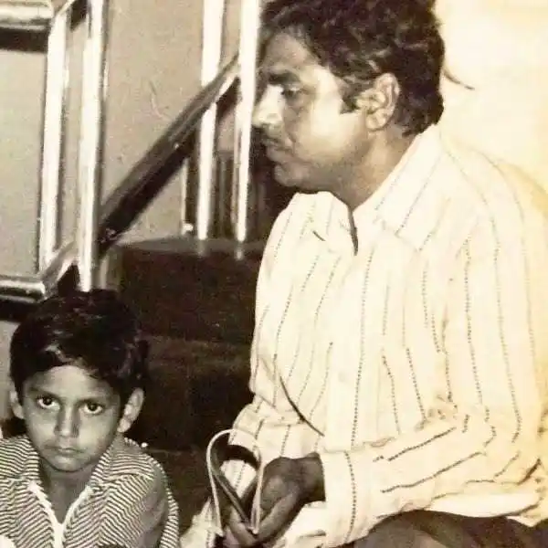 Sharib-Hashmi-Father-childhood-tring.jpg Sharib-Hashmi-Father-childhood-tring