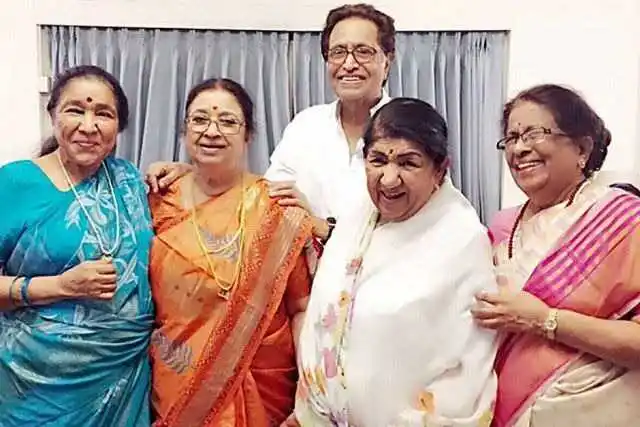 asha-bhosle-family-tring.jpg