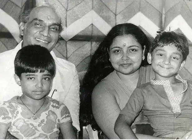 Yash-Raj-Chopra-family.tring.jpg