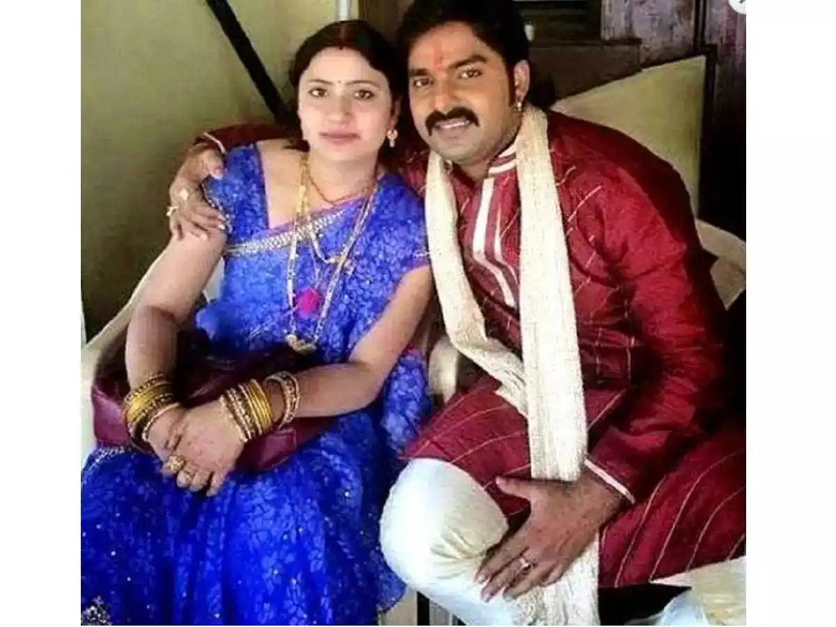 pawan-singh-with-first-wife-tring.jpg pawan-singh-with-first-wife-tring