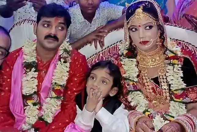 pawan-singh-with-second-wife-tring.jpg pawan-singh-with-second-wife-tring