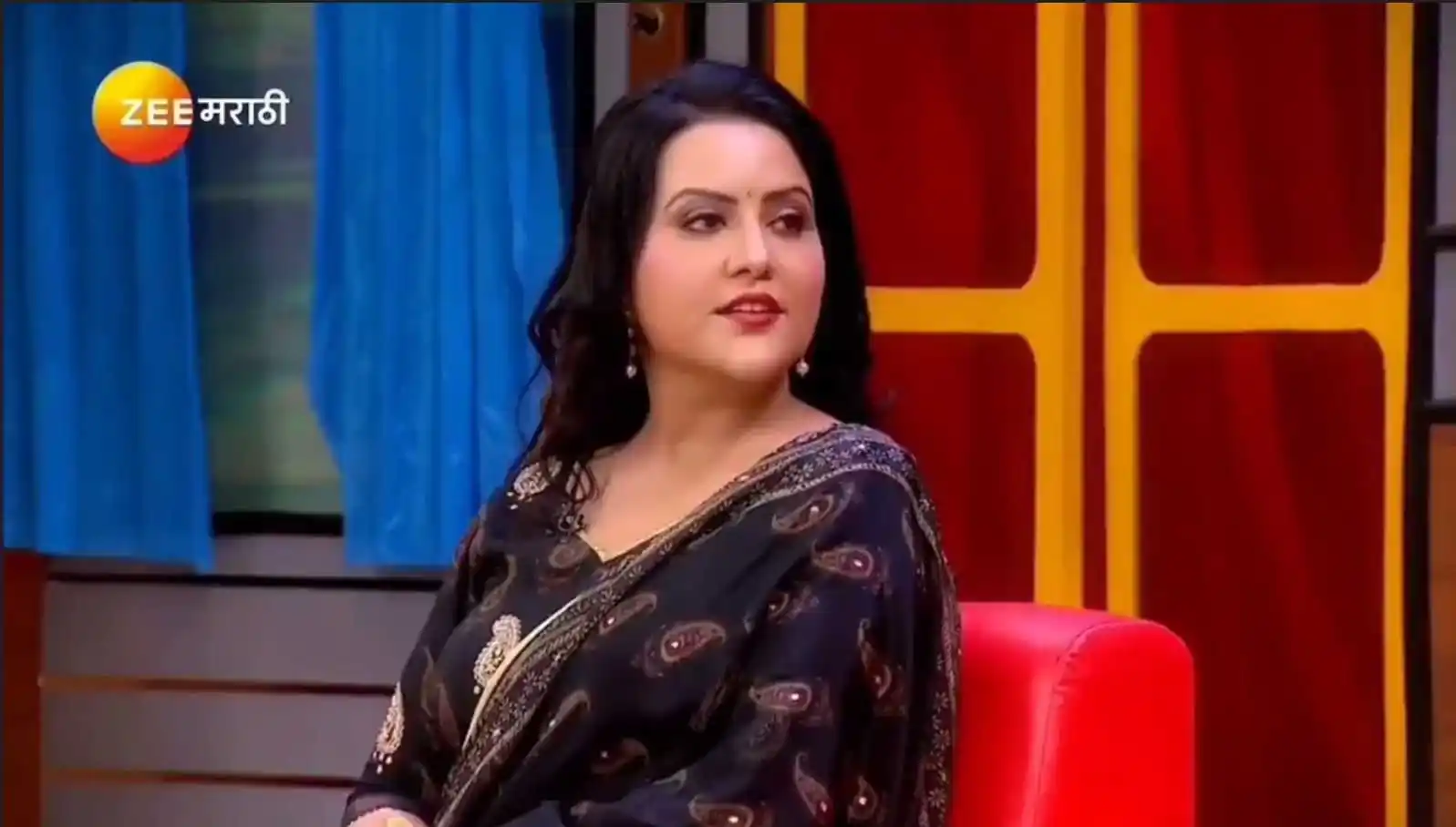 Amruta Fadnavis at bus bai bus