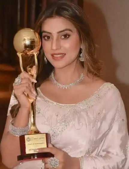 akshara-singh-awards-image-tring.jpg