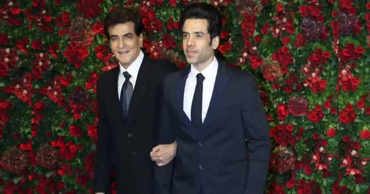 Jeetendra-and-Tusshar-Kapoor-tring.jpg Jeetendra-and-Tusshar-Kapoor-tring