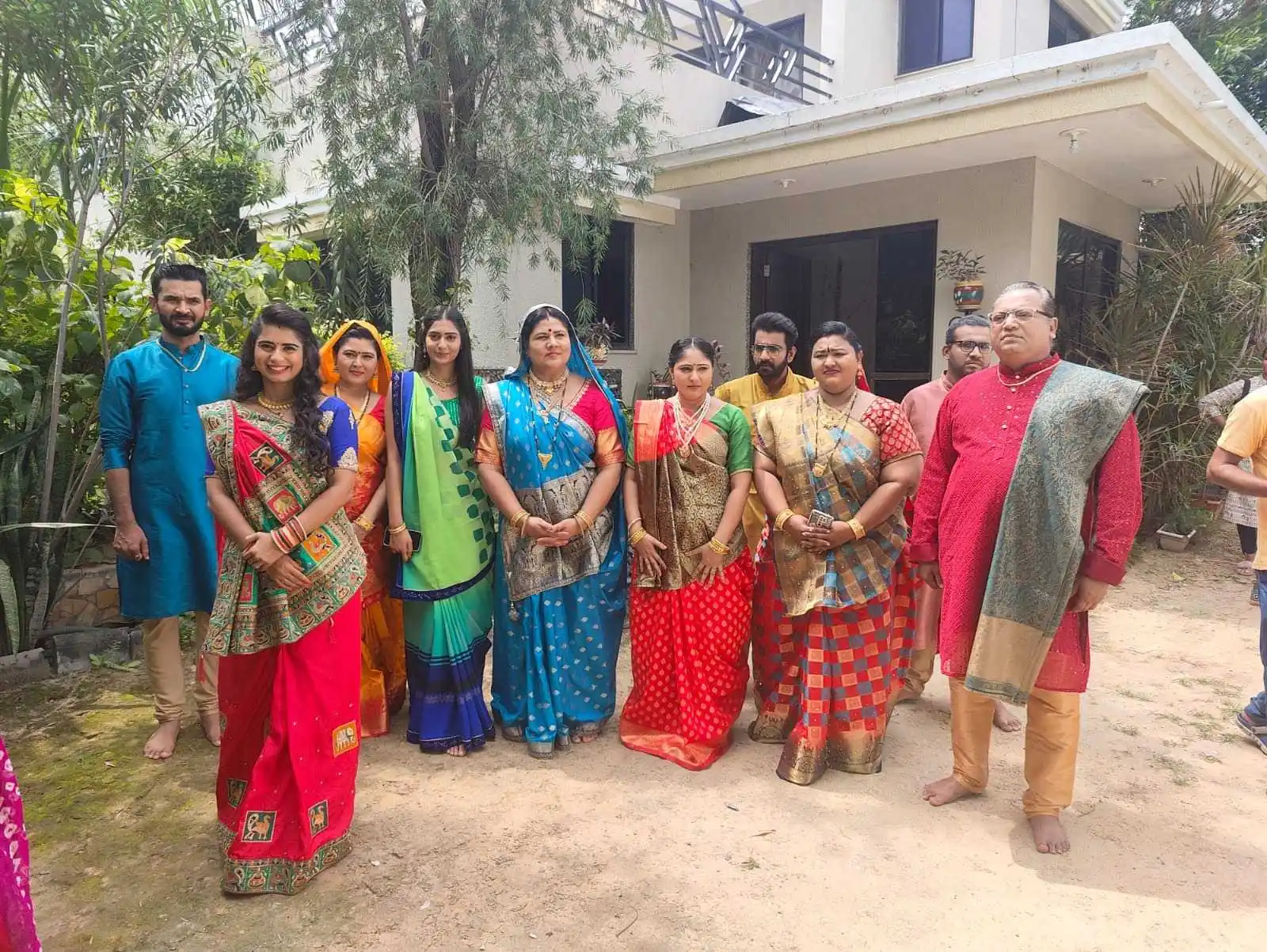 moti-baa-ni-nani-vahu-cast-tring