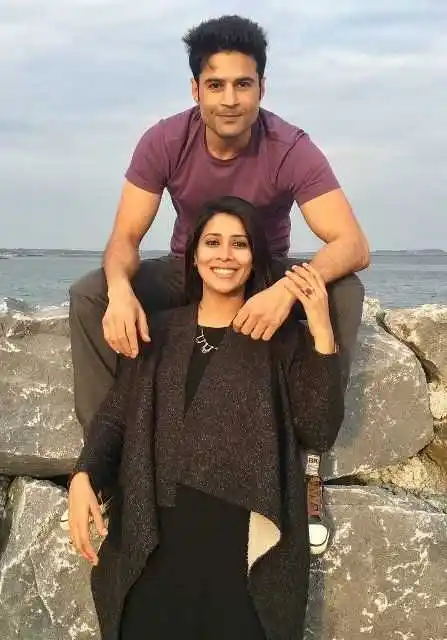 Rajeev-Khandelwal-with-his-wife-Manjiri-Kamtikar.jpg