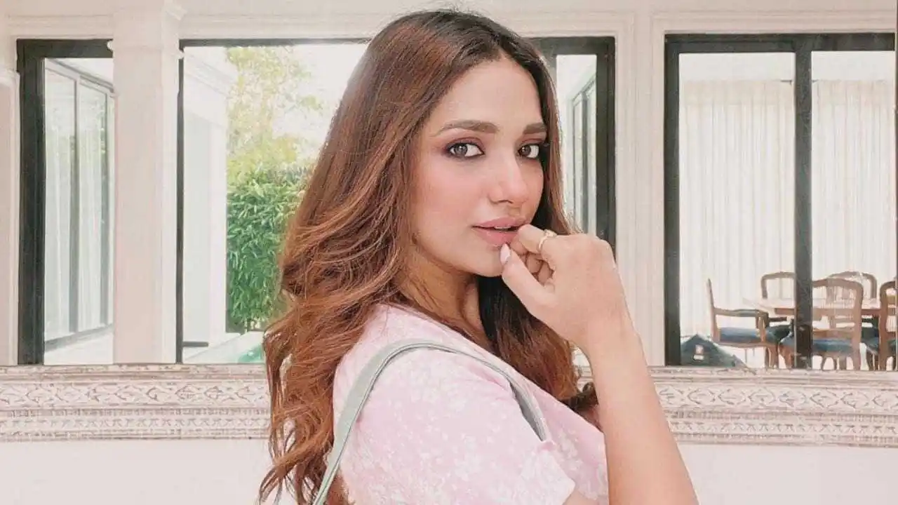 Jiya-Shankar-biography-tring.jpg Jiya-Shankar-biography-tring