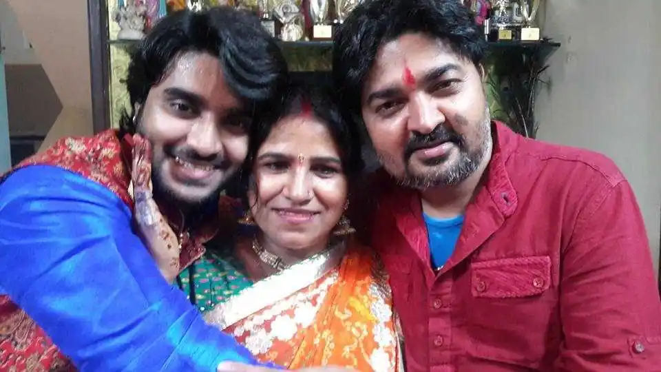 pradeep-pandey-family.jpg pradeep-pandey-family