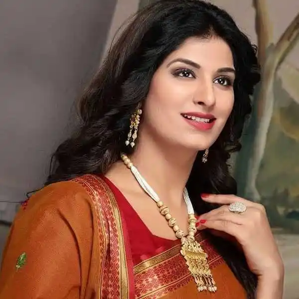 poonam-dubey-biography-tring