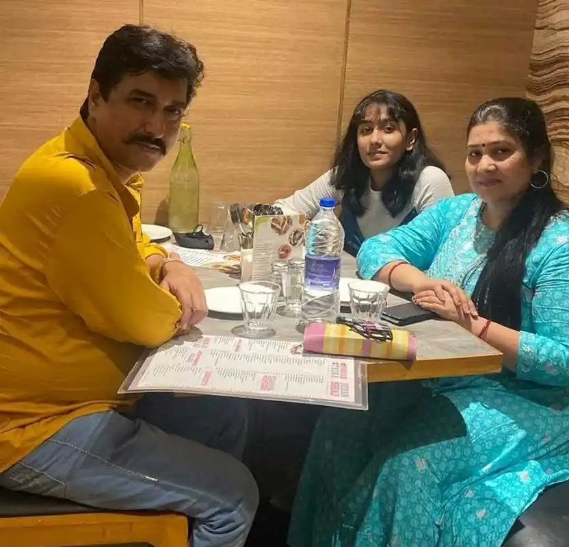 sanjay-pandey-family-tring