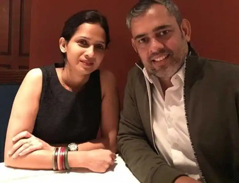 Vineet-Sharma-wife-image-tring.jpg
