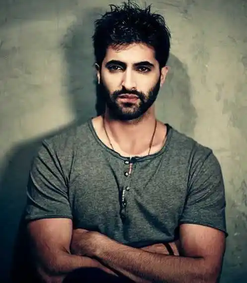 akshay-oberoi-career-tring.jpg