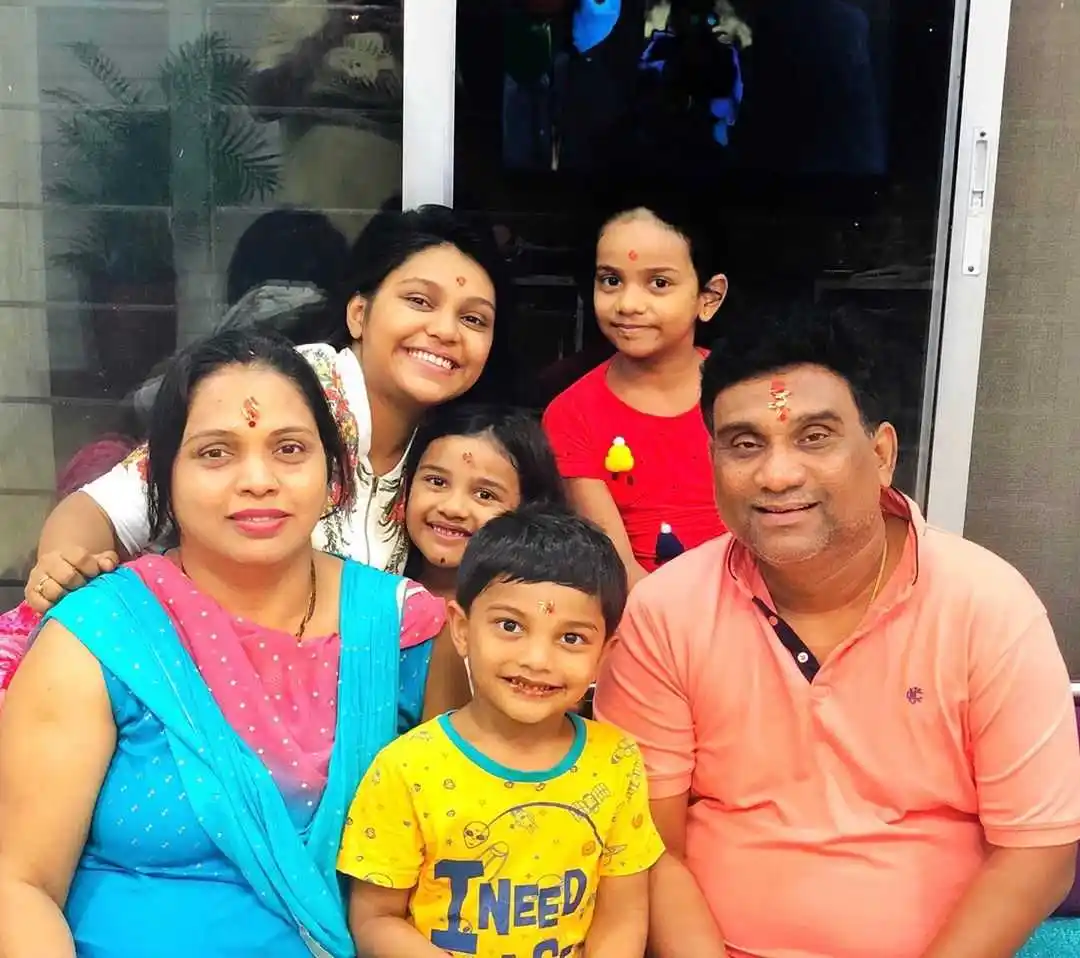 bhau-kadam-family-tring.jpg bhau-kadam-family-tring