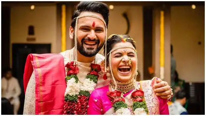Siddharth-Chandekar-wife-tring.jpg Siddharth-Chandekar-wife-tring