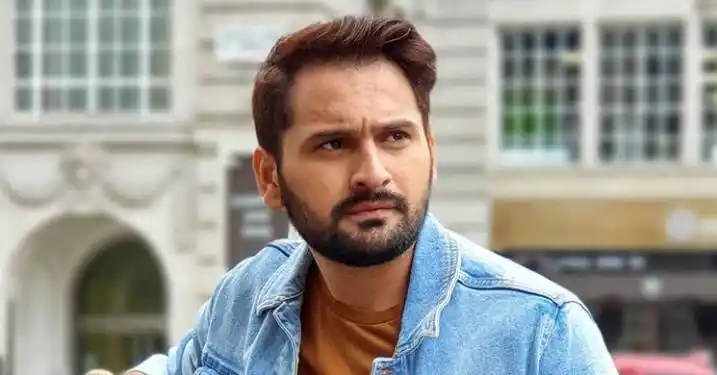Siddharth-Chandekar-biography-tring.jpg Siddharth-Chandekar-biography-tring