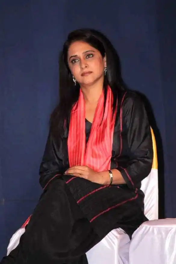 mrinal-kulkarni-biography-tring.png