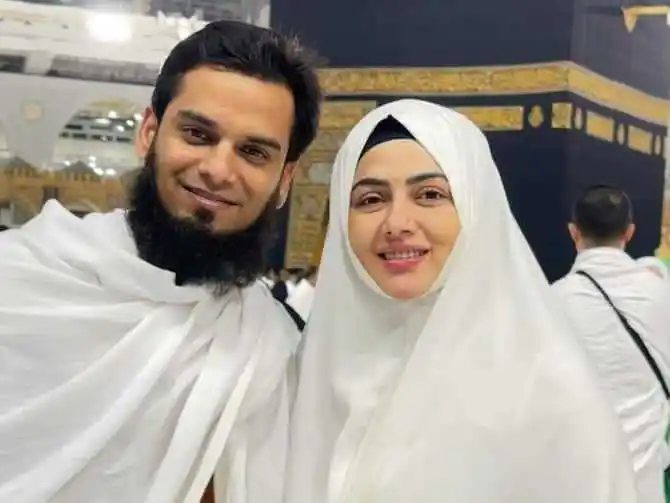 sana-khan-with-her-husband-tring