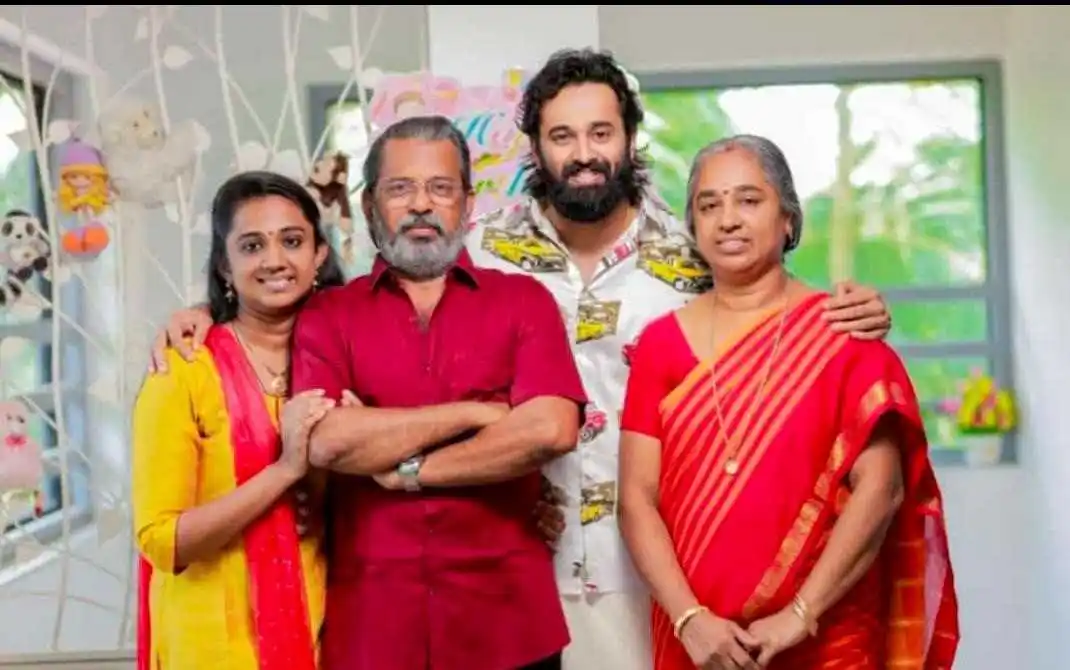 unni-mukundan-family-tring.jpg unni-mukundan-family-tring